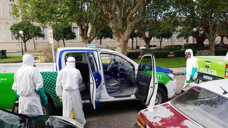 Desinfectan móviles policiales