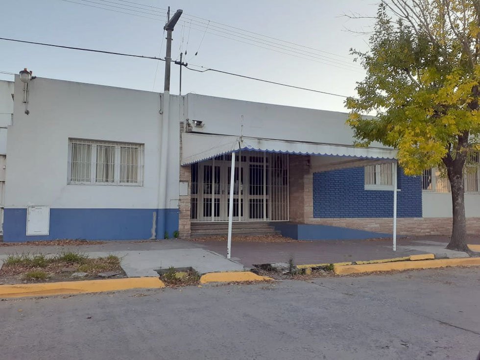 Evalúan acondicionar la E.P. Nº 13   para albergar pacientes del Hospital