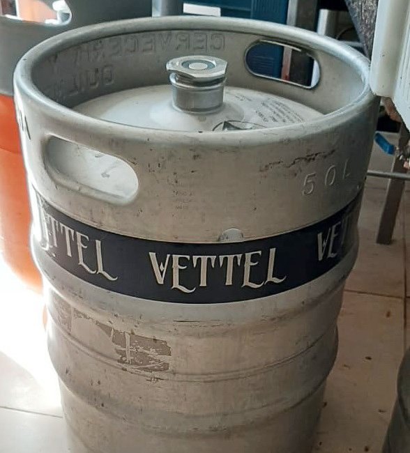 Donaron cerveza para destilar y generar alcohol para el Hospital