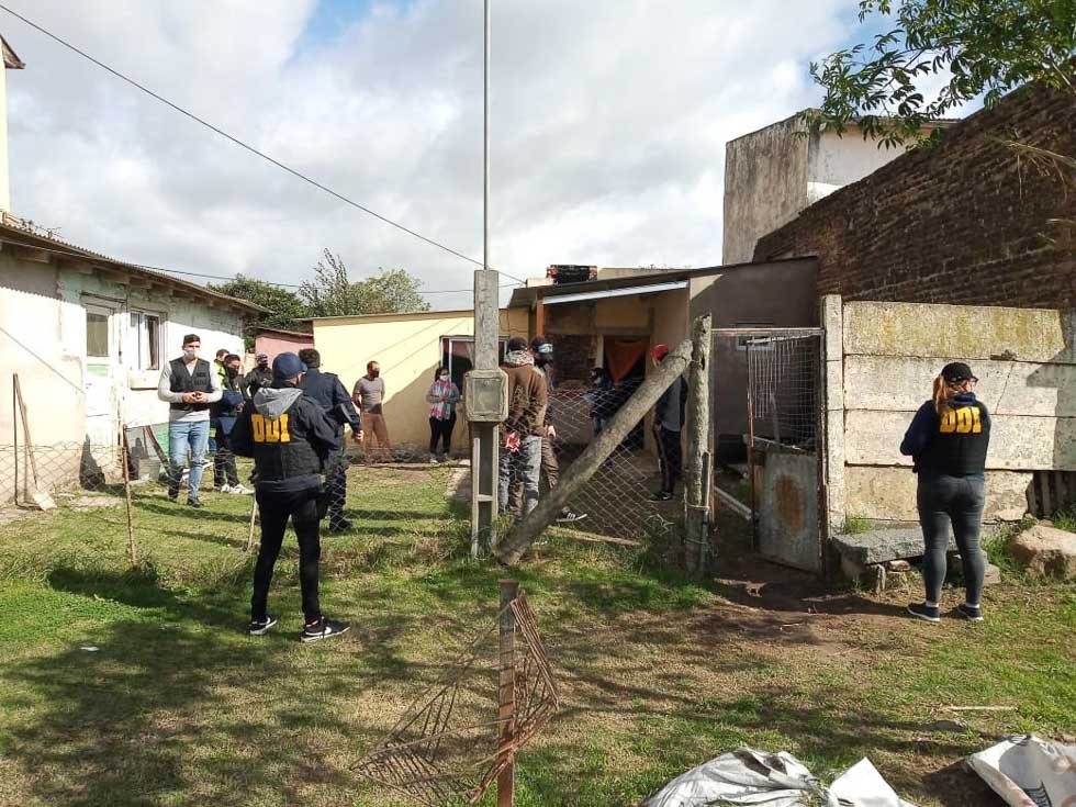 Le robó a sus vecinos y ahora lo busca intensamente la Policía