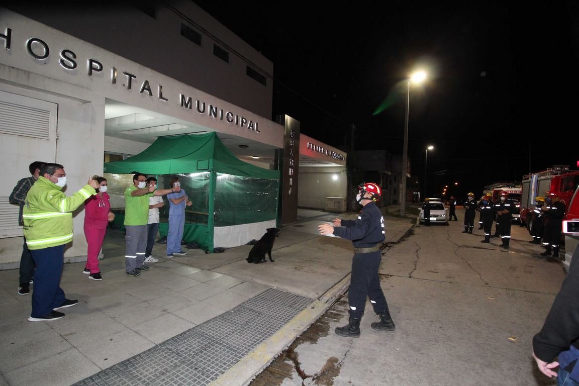 Reconocimiento de Bomberos a los trabajadores de la salud