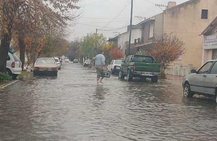 La fuerte lluvia de ayer demandó  una intensa actividad de los Bomberos