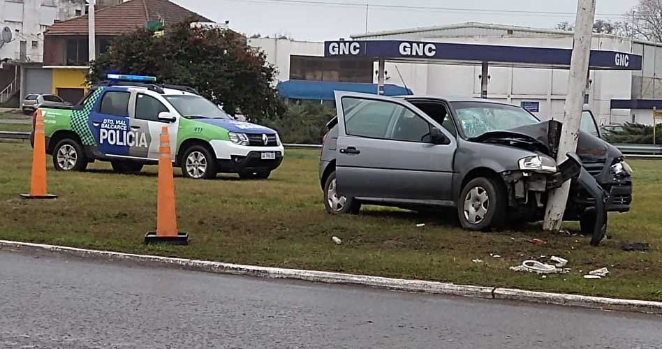 Cinco policías que cumplen funciones  en Tandil se accidentaron en "El Cruce"