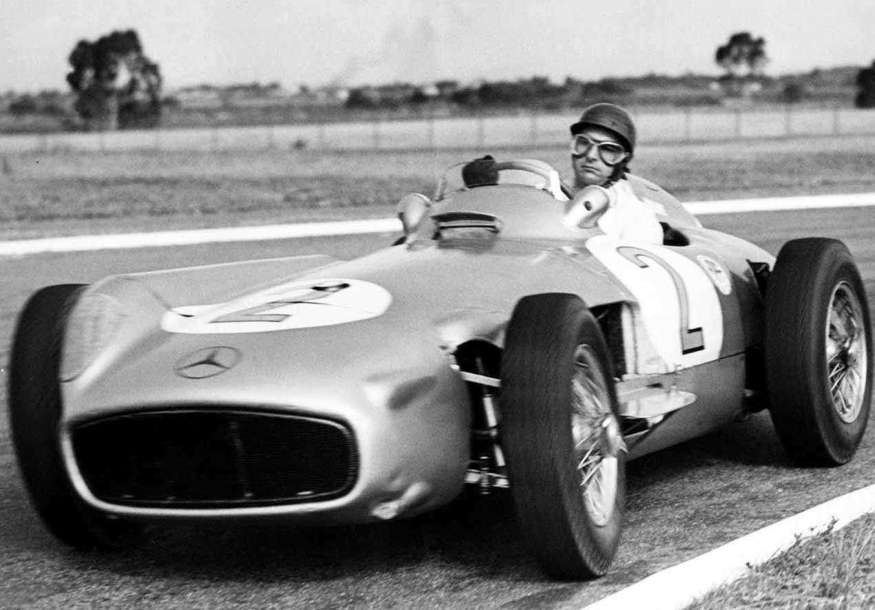 En honor a Juan Manuel Fangio, hoy es el Día Nacional del Piloto