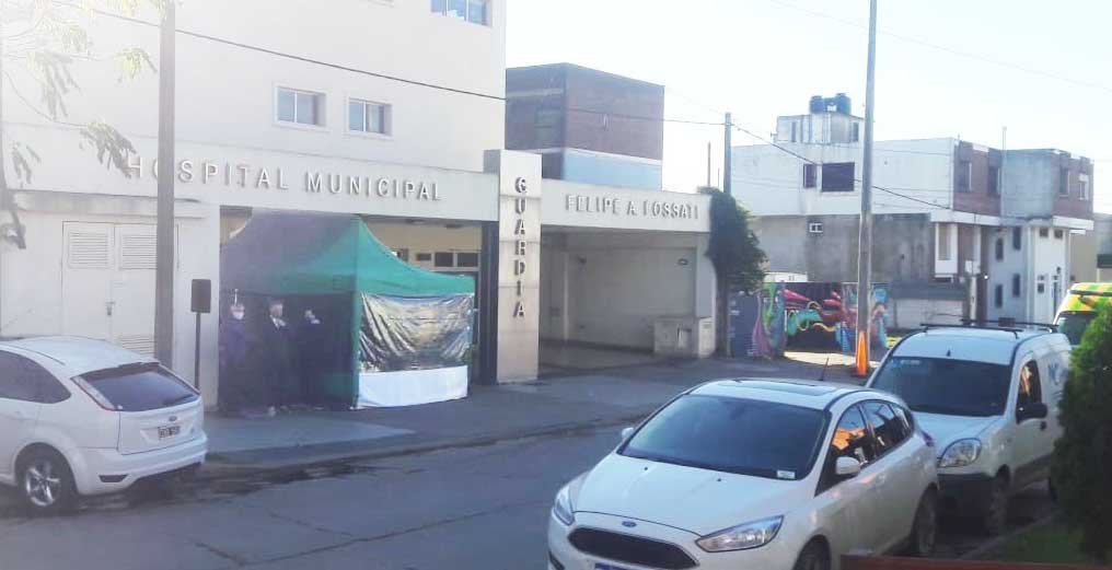  Crecen las críticas por la precariedad  de la "sala de espera" del Hospital