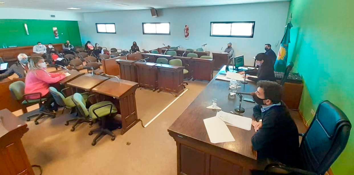 Hasta el 25 de septiembre prohíben las reuniones sociales