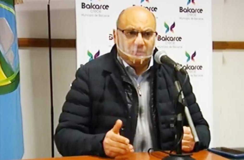 Las restricciones horarias agigantaron la grieta entre quienes comparten y rechazan estas medidas