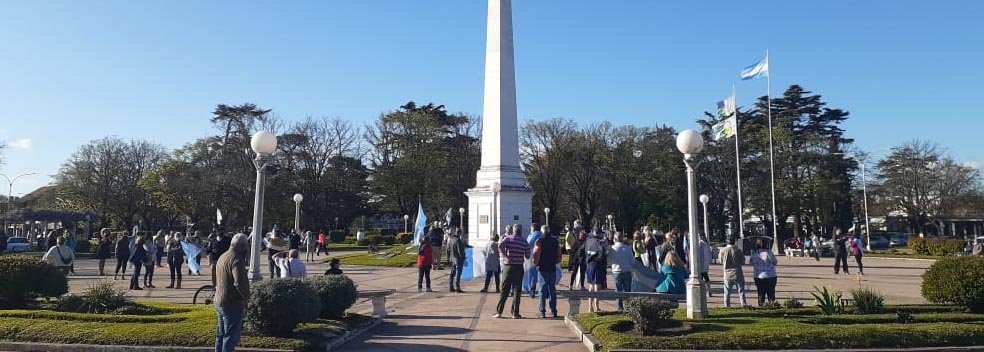 Marcha y banderazo en la ciudad