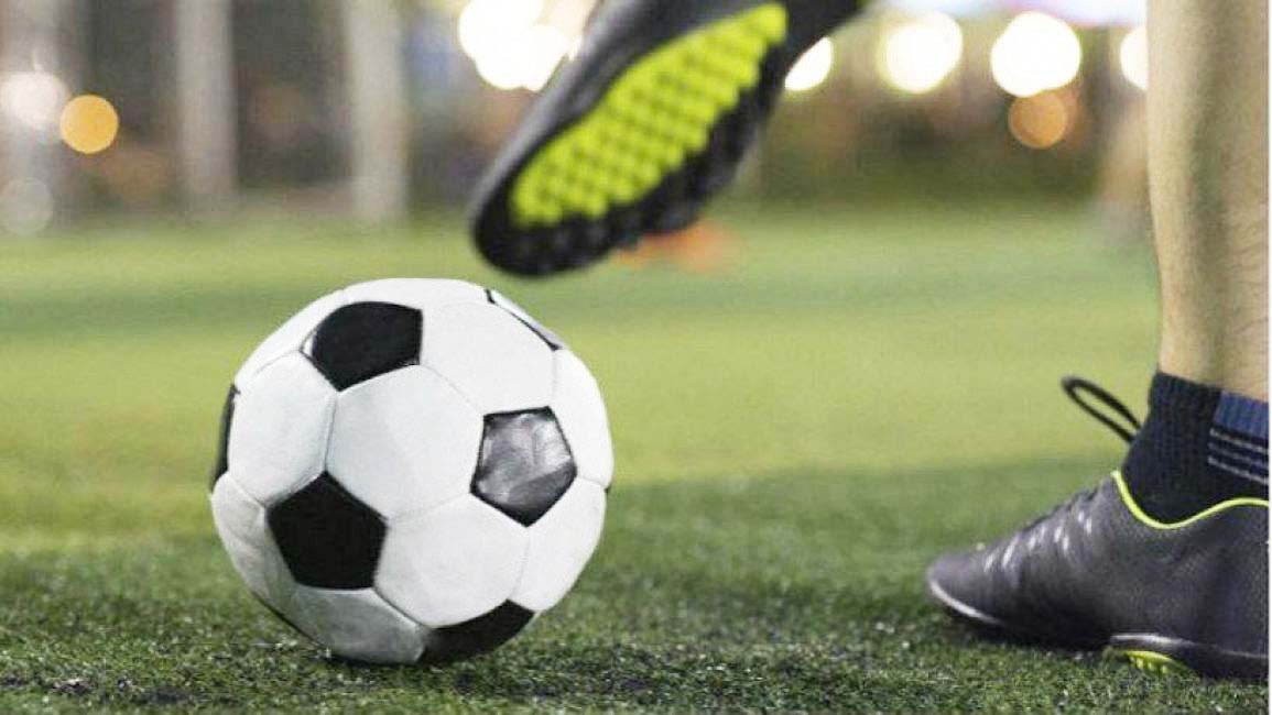 Volvió a rodar la pelota en las canchas de césped sintético