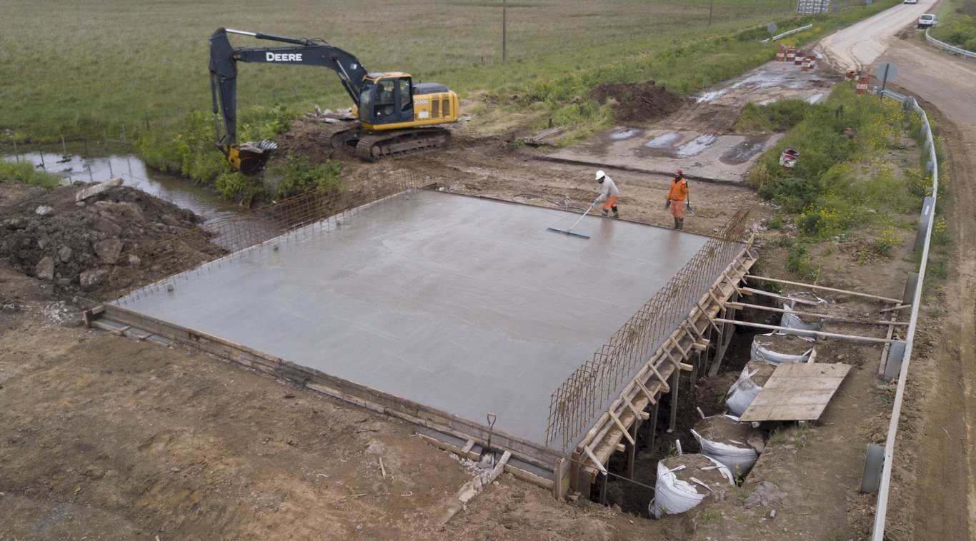 Avanza la construcción del puente que  cruza el arroyo «Malacara» en ruta 55