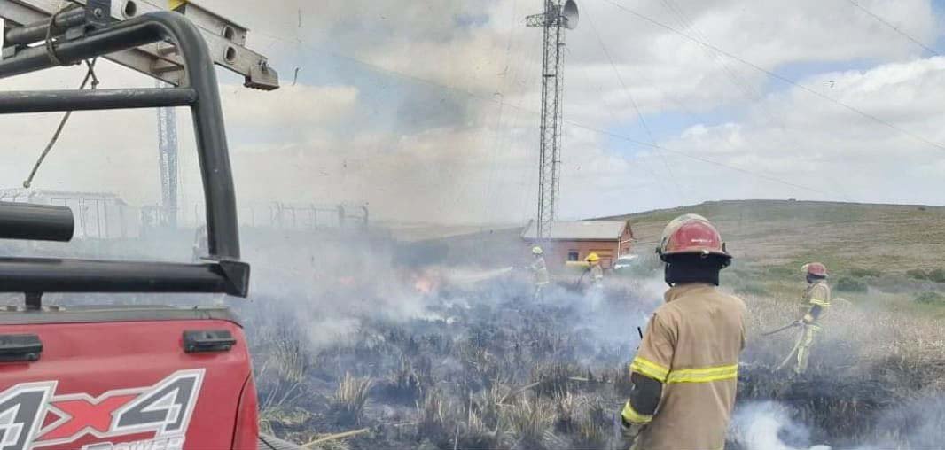 Ardua lucha contra el fuego