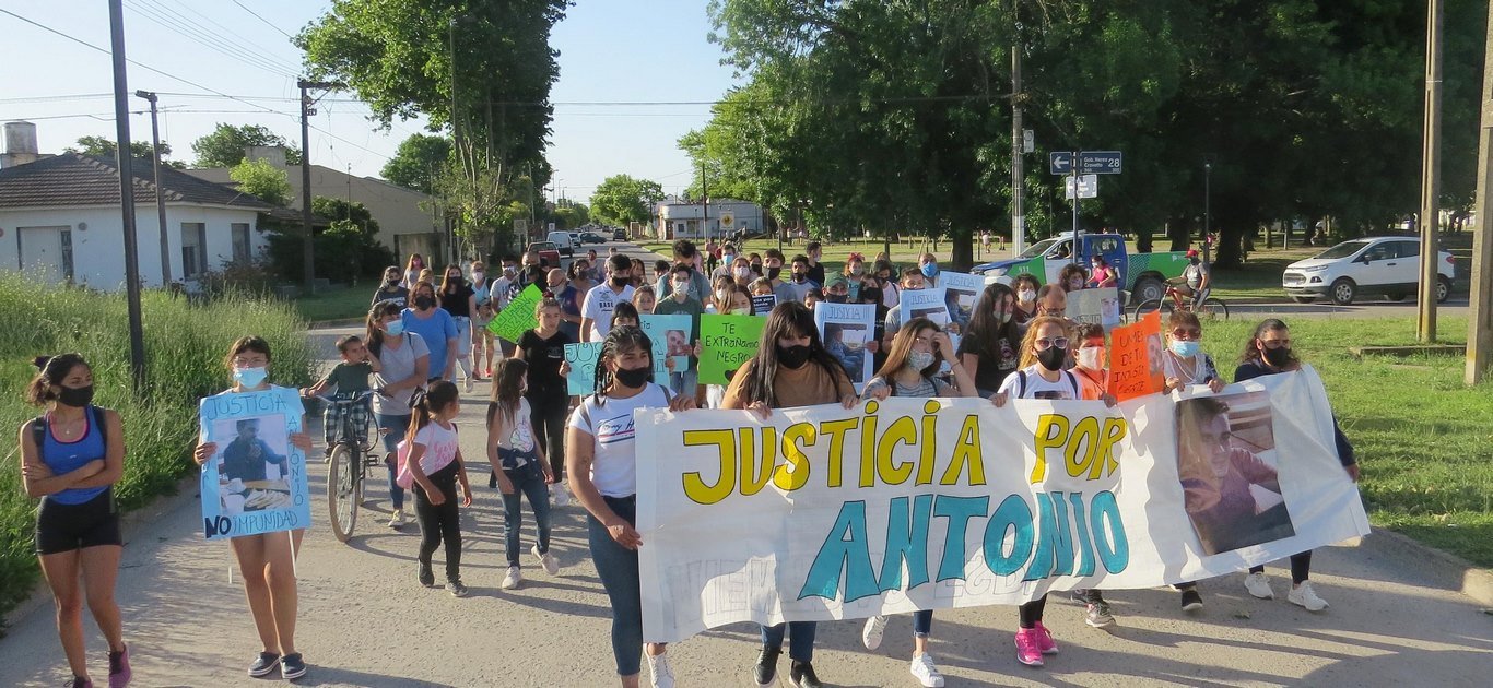 Momento de tensión en la marcha para pedir justicia por la muerte de Antonio Lorenzo