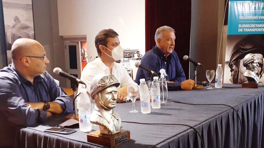 Basada en consejos de Fangio, se lanzó campaña provincial de seguridad vial