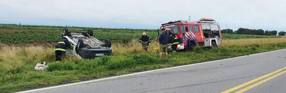 Dos balcarceños salieron ilesos en un violento vuelco