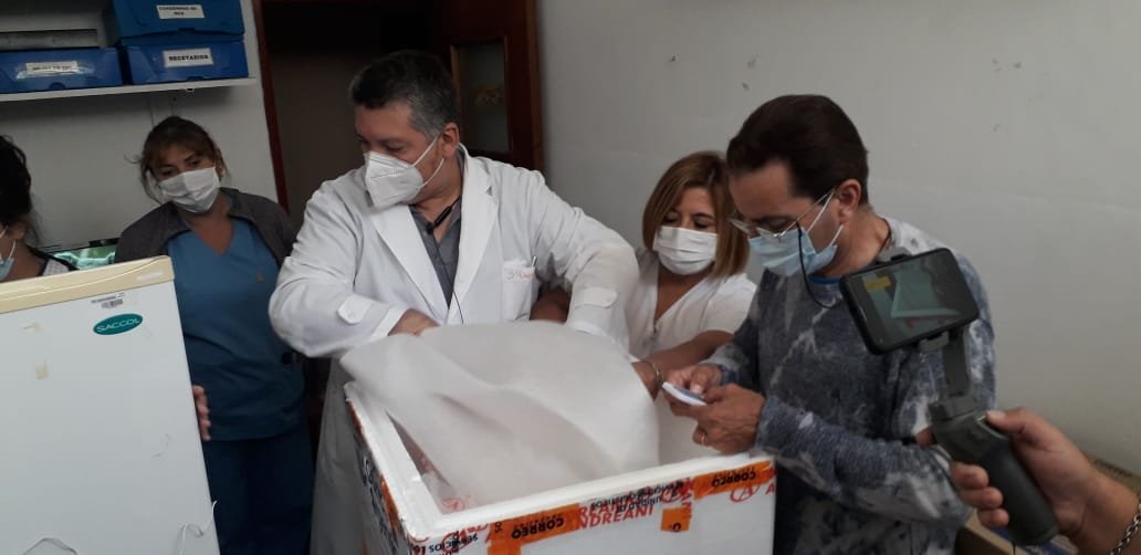 Alivio: llegaron las vacunas y el personal esencial de salud recibió las primeras dosis