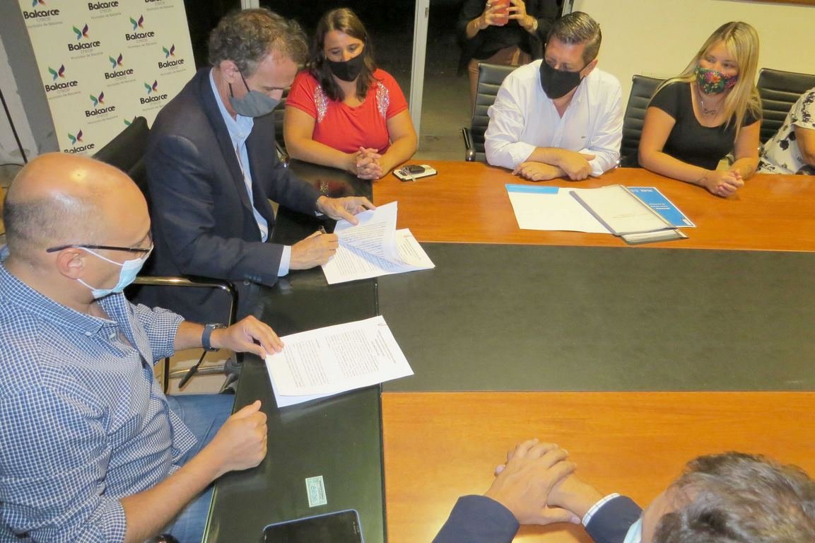 Katopodis firmó obras para Balcarce por $32 millones