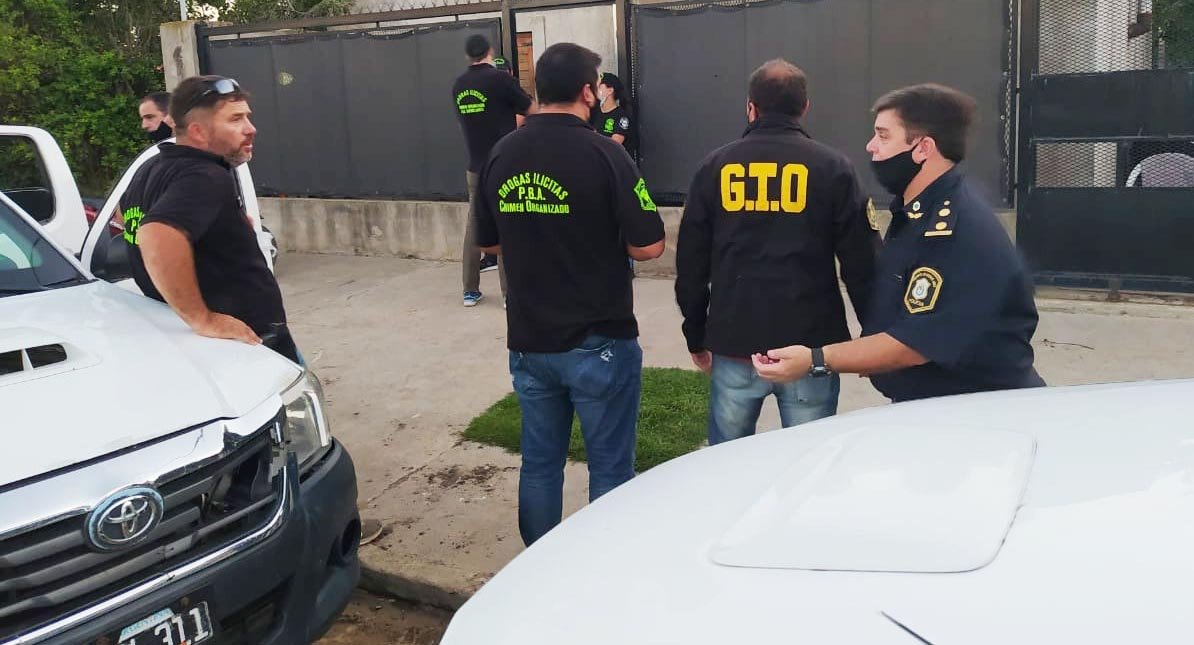 Una pareja fue  infraccionada en un procedimiento por drogas
