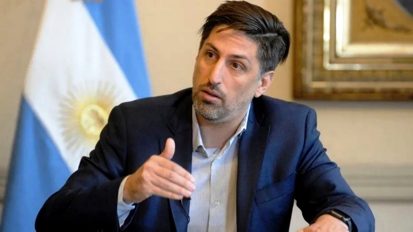Trotta recordó que el protocolo ordena "aislar el aula" ante un caso positivo en un colegio