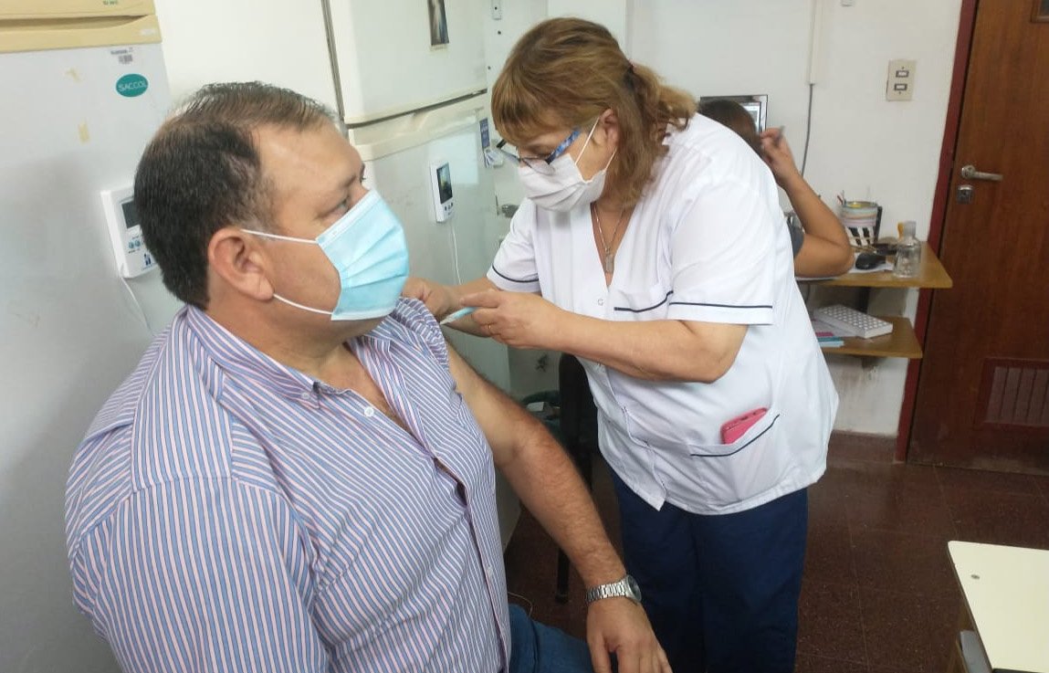 Hay 1.200 dosis de Sinopharm que se aplicarán a docentes y personas de entre 18 y 59 años