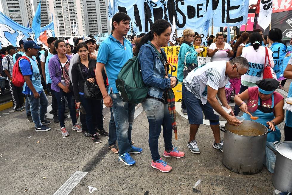 Una familia necesita ingresos por 57.997 pesos para no ser pobre