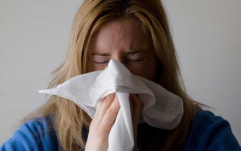 Científico argentino afirma que el resfrío puede bloquear y ofrecer protección contra el coronavirus