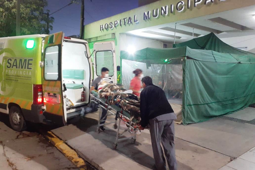 Dos heridos, uno de gravedad,  al ser impactados por un tractor
