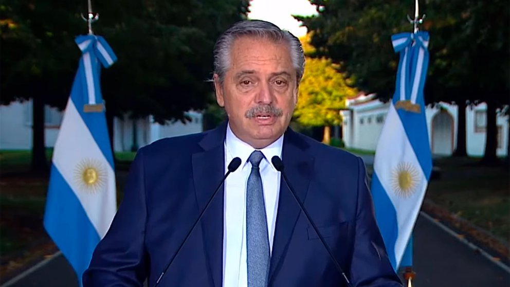 Fueron anunciadas las nuevas medidas del Gobierno: suspensión de reuniones sociales, cierre de bares y restaurantes y restricción para circular