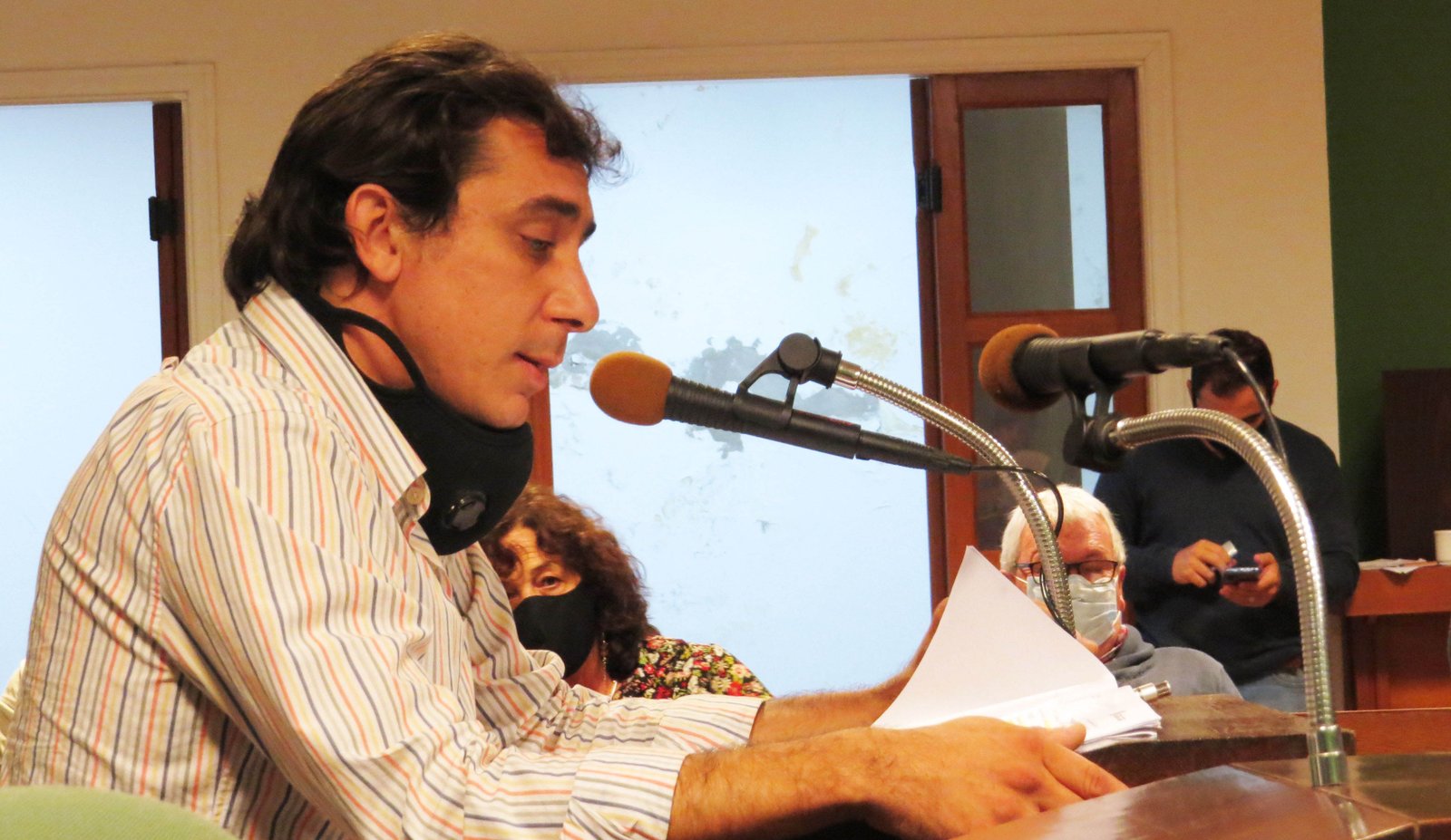 A Rey lo dejaron solo cuando calificó de "escandalosa" de venta de lotes municipales