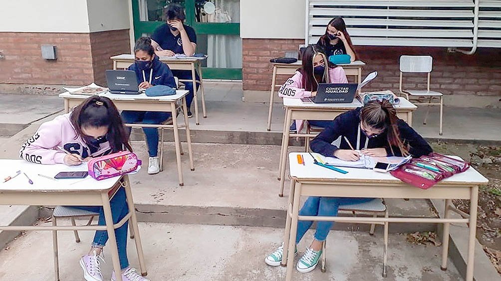 Gremios defienden la presencialidad pero miran con atención el número de contagios