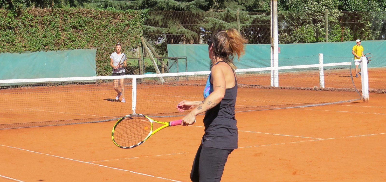 El primer torneo de dobles dio comienzo con más de 60 partidos