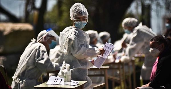 Diez personas infectadas con las cepas de Manaos y la británica fueron detectados en Mar del Plata