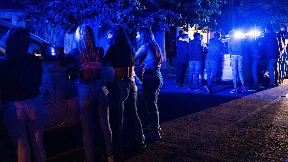 Se han aplicado multas de hasta $ 39.000 a  organizadores de fiestas ilegales en pandemia