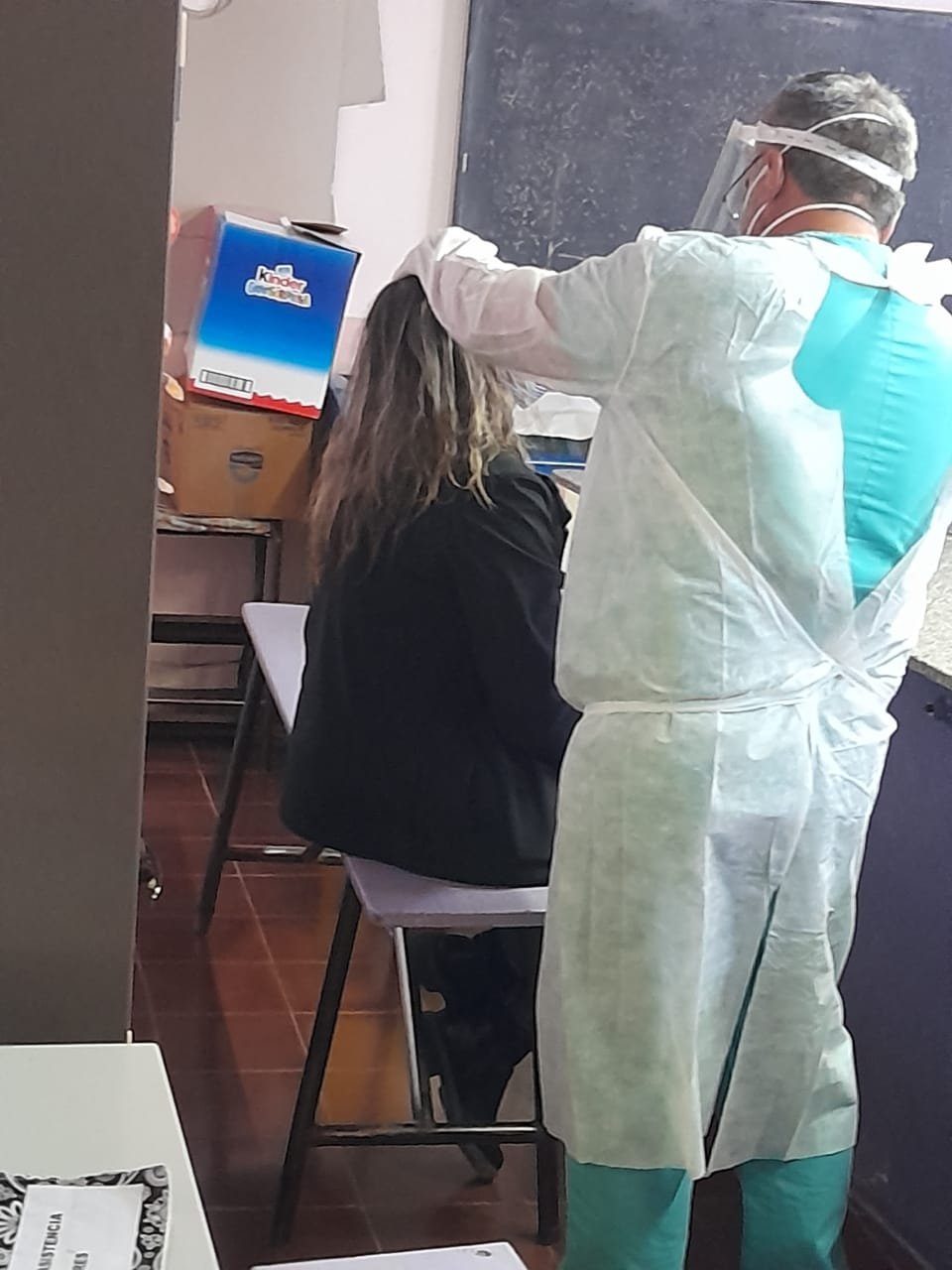 Implementarán testeos en establecimientos educativos con el fin de encontrar personal asintomático