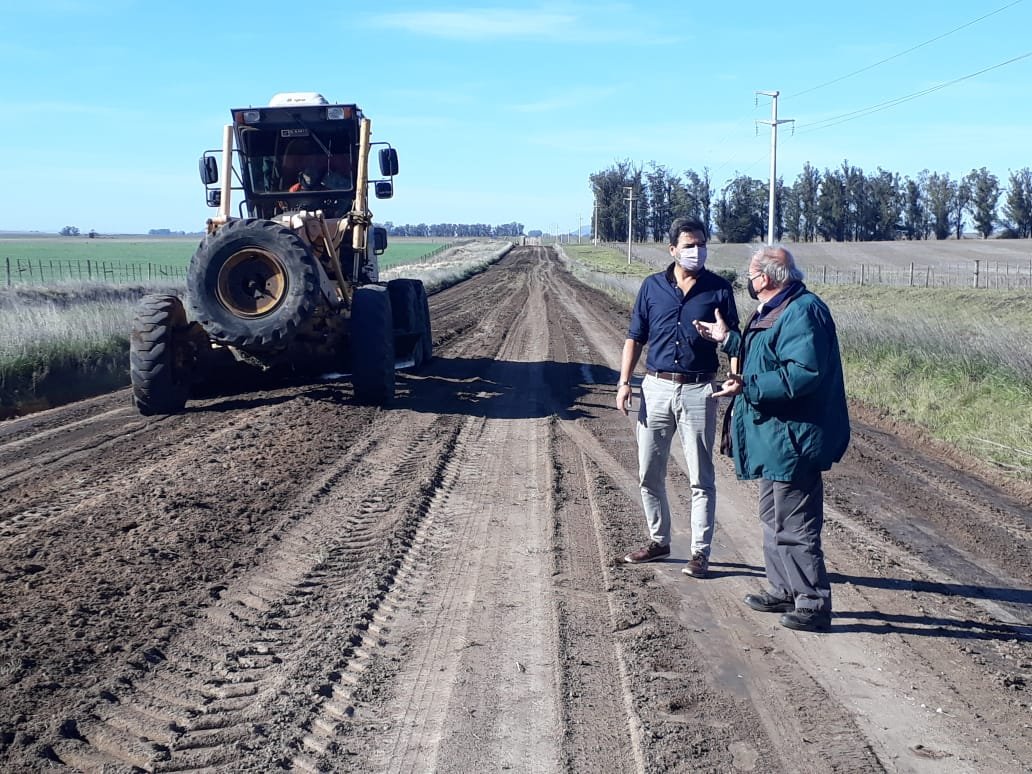 Se trabaja en la mejora de caminos rurales