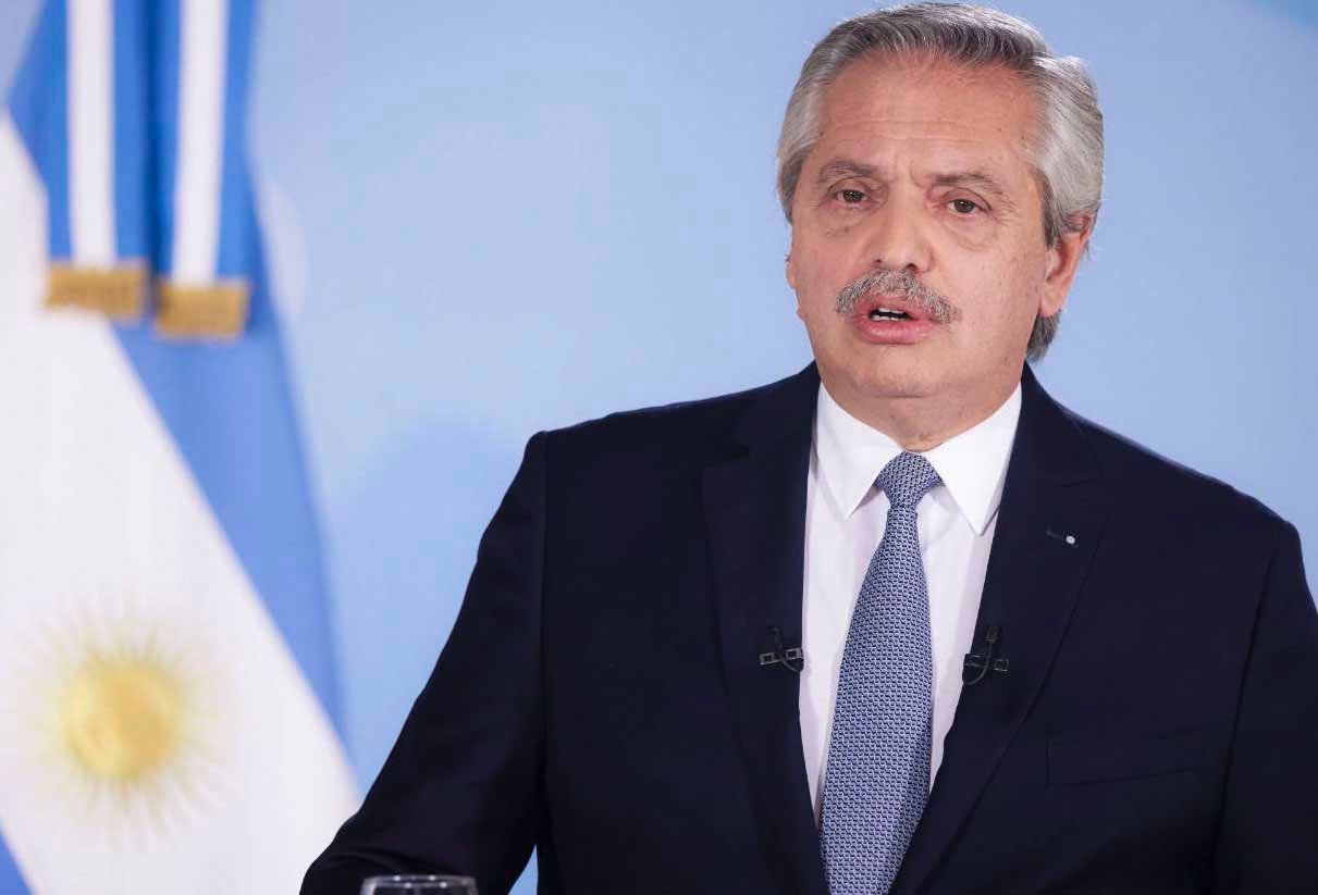 El Presidente anunció confinamiento por 9 días y pidió "cuidarse" para superar la segunda ola