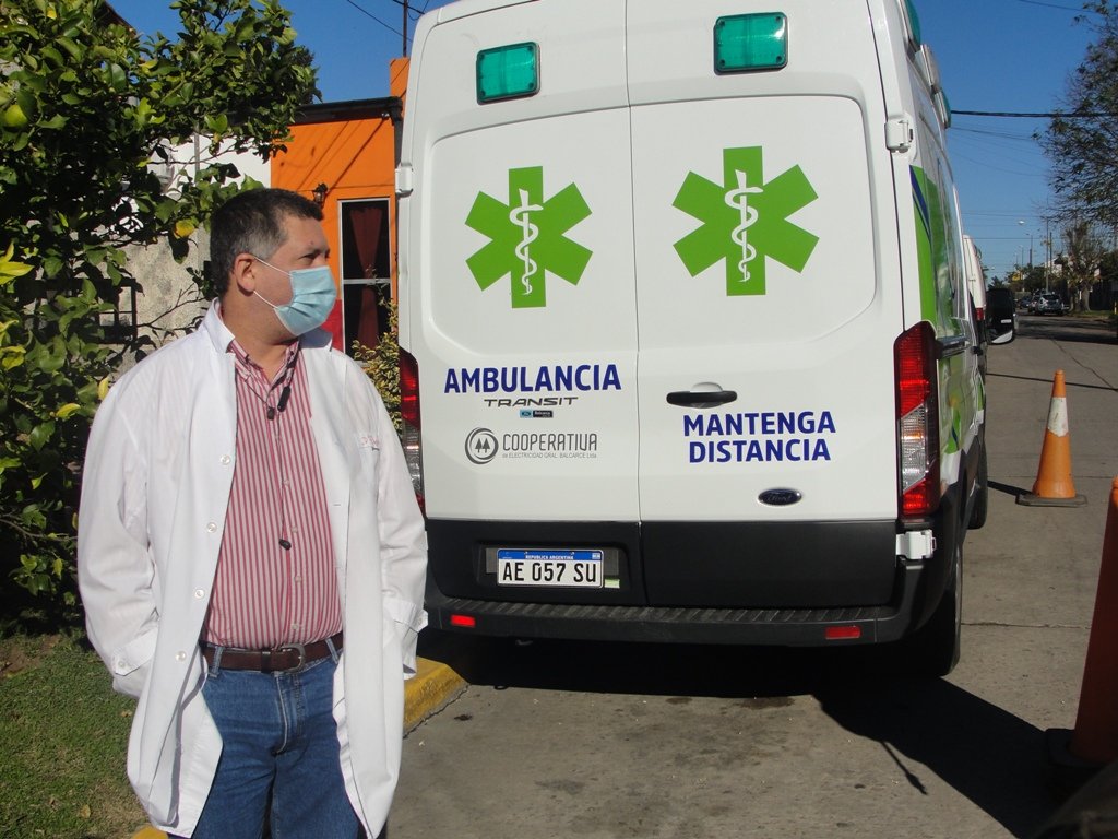 La presentación de una nueva ambulancia cedida al Hospital se hizo hoy
