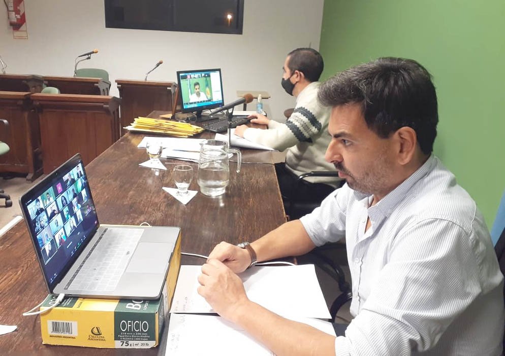 Grieta virtual en el debate por la suba del boleto de transporte interurbano