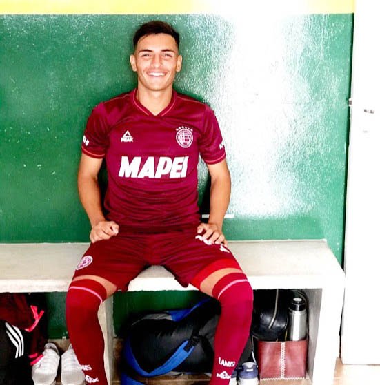 Gastón Gómez: "Mi objetivo es poder debutar  en la Primera de Lanús"