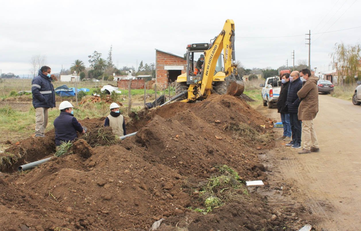 Se amplían las redes de agua y  cloacas en dos sectores de la  ciudad