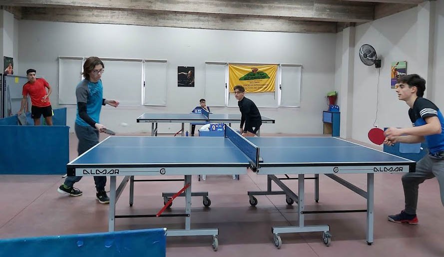 Tomás Poza y Agustín Leiva  clasificaron al regional de tenis de mesa