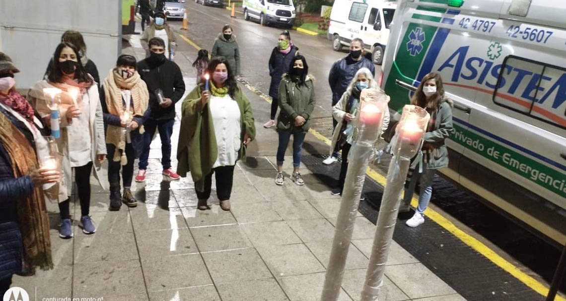 "Abrazo de luz" a los trabajadores de la salud