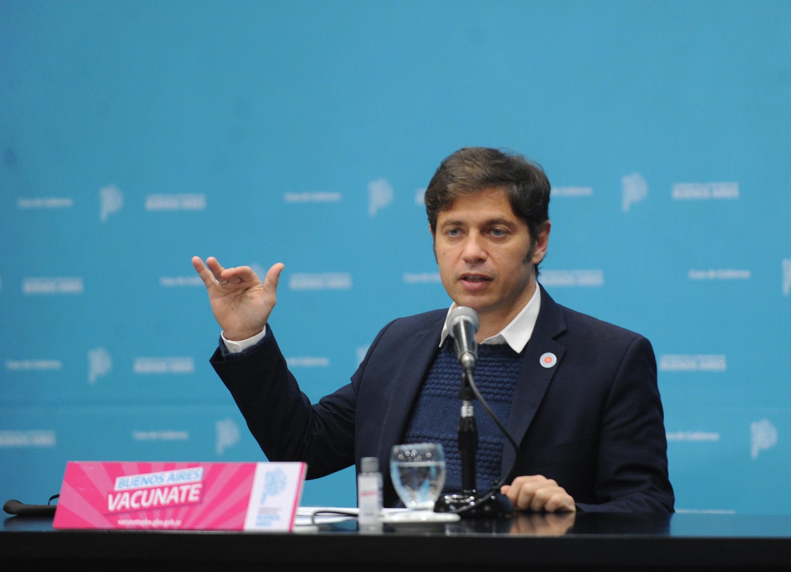 Habrá "vacunación libre" para mayores de 35 años sin riesgo, anunció Kicillof