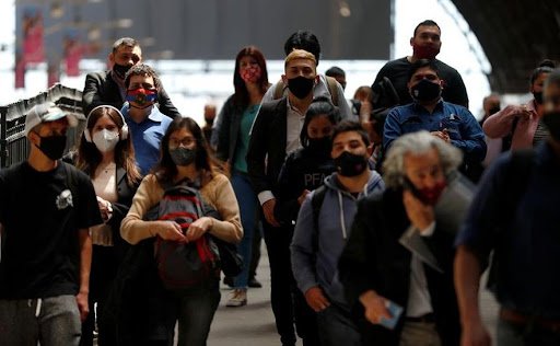Desde la próxima semana habrá menos  restricciones para quienes estén vacunados