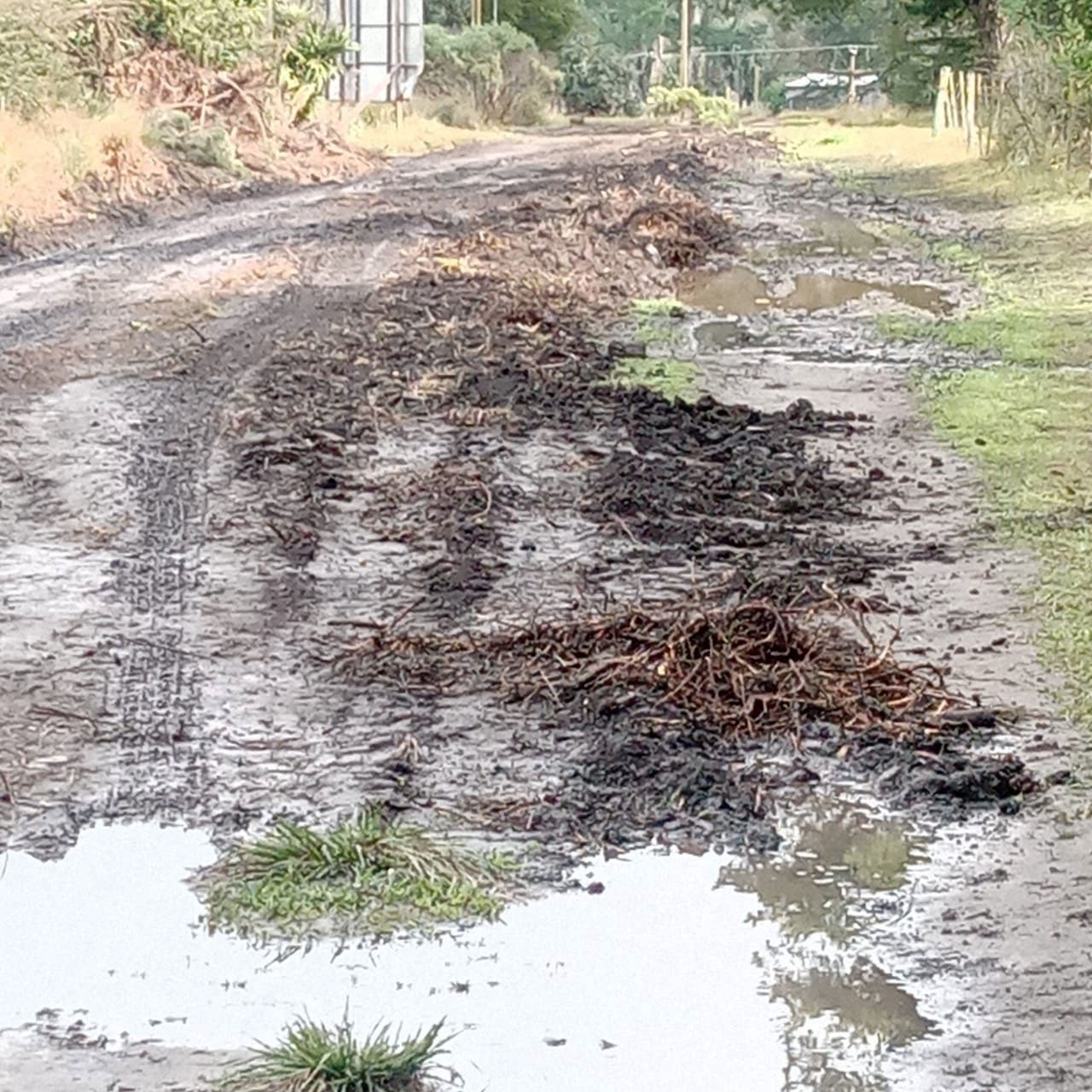 Malestar de vecinos de Villa Laguna Brava por  problemas generados tras trabajos en calles del lugar