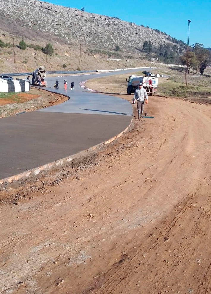 Empezó a colocarse hormigón en la "variante" del autódromo Fangio
