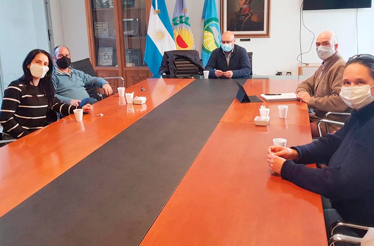 Padres plantearon a Reino su preocupación  "por la decadencia del sistema  educativo"