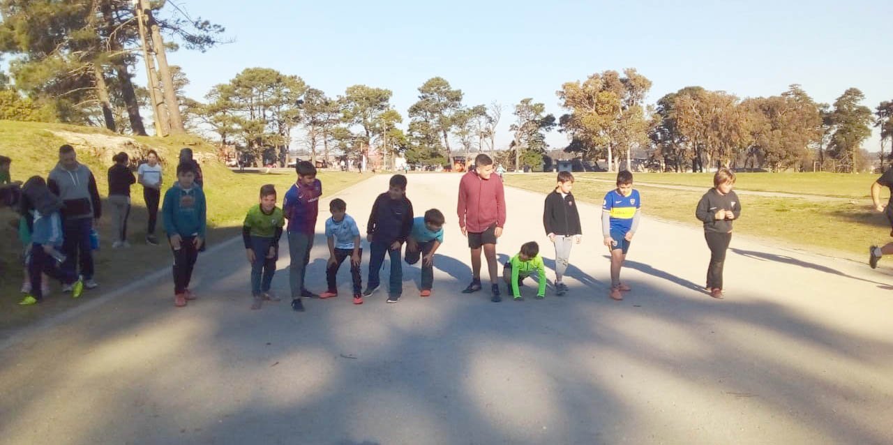 Se brindan clases gratis de iniciación en atletismo