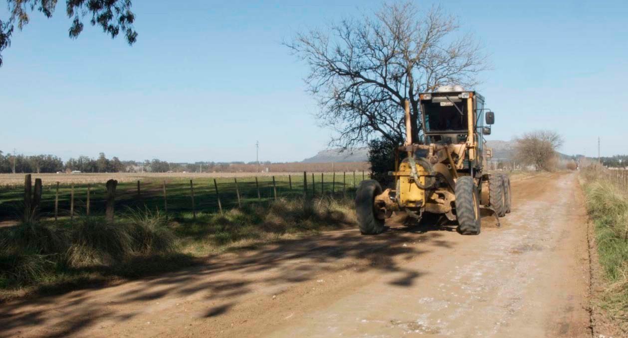 Realizan mejoras en camino de  acceso al Colegio Rural "San José"