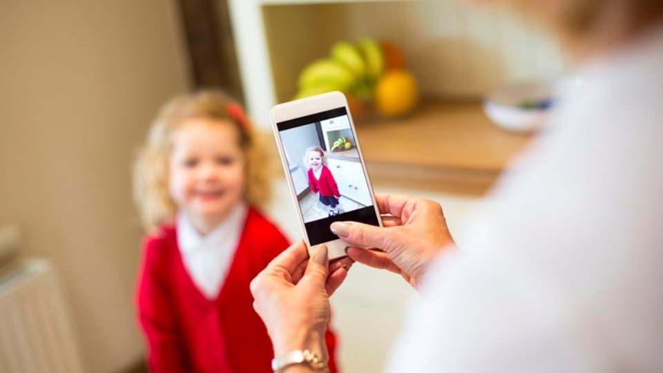 Sharenting, una práctica cada vez más usual en redes sociales que expone la vida de bebés y niños