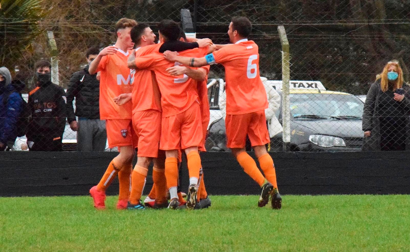 Los Patos FC goleó en su segundo partido y es puntero